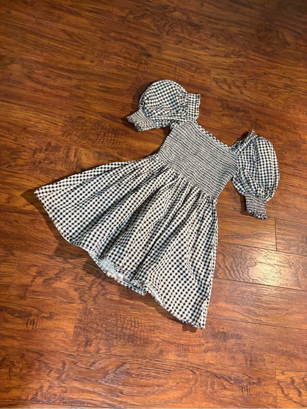 Everlily women’s size S gingham dress with puff sleeves